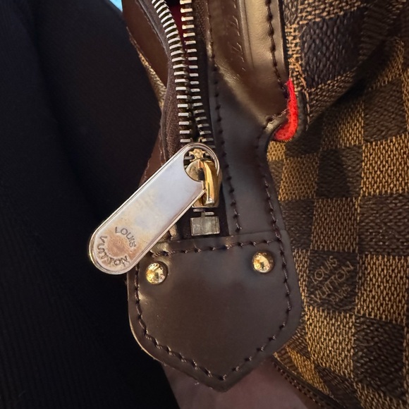 Used Authentic Louis Vuitton Handbag With August 2006 date code VI0086. - Picture 7 of 8